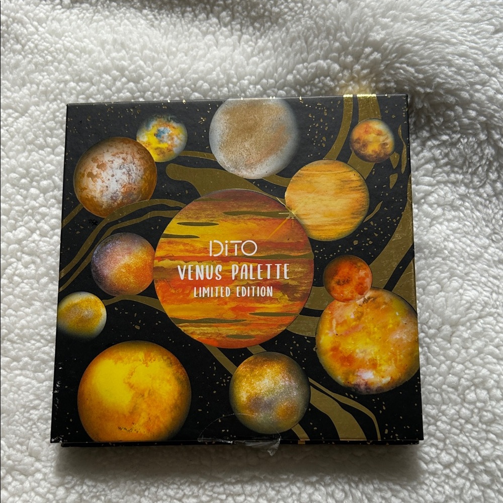Cosmic Eyeshadow Palette with Shimmering Shades